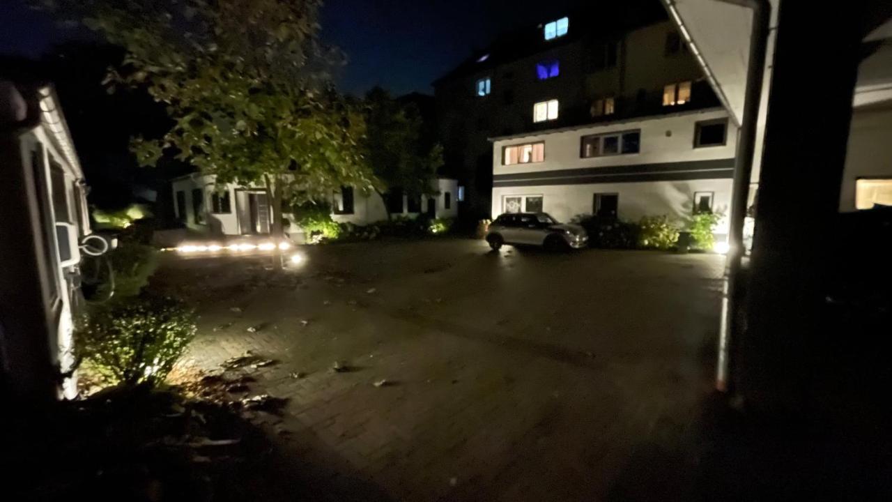 뒤스부르크 Oase Im Gruenen Hinterhof, Eg, Ruhe, Terrasse, Carport, Free Paytv, Kaffee&Tee, Fahrraeder 아파트 외부 사진